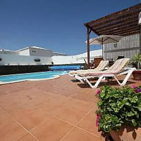 Playa Blanca Sleeps 6 Pool Wifi Villa *