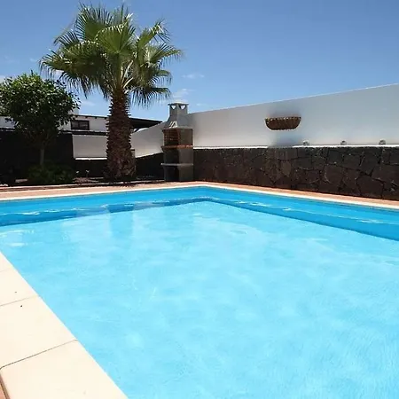 Playa Blanca Sleeps 6 Pool Wifi Vila