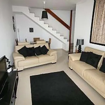 Villa Playa Blanca Sleeps 6 Pool Wifi *