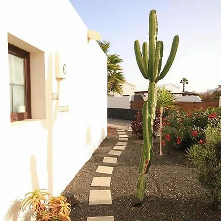 Playa Blanca Sleeps 6 Pool Wifi *